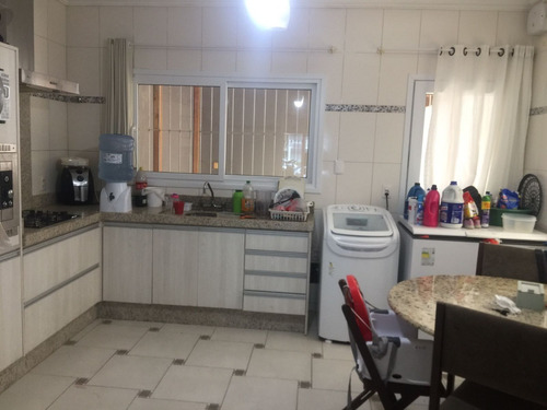 Imagem 2 de 19 de Sobrado Diferenciado Á 2km De Balneário Camboriú
