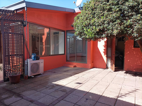 Casa En Venta. Villa Santa Carolina, Macul (107798)