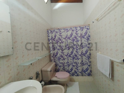 En Venta O Alquiler Bonita Casa De Dos Niveles En La Urb. Miranda