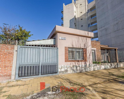 Venta · Casa En Villa Bosch · Cochera · pileta