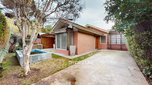 Casa En Venta De 4 Dormitorios 2 Baños 2 Estacionamientos