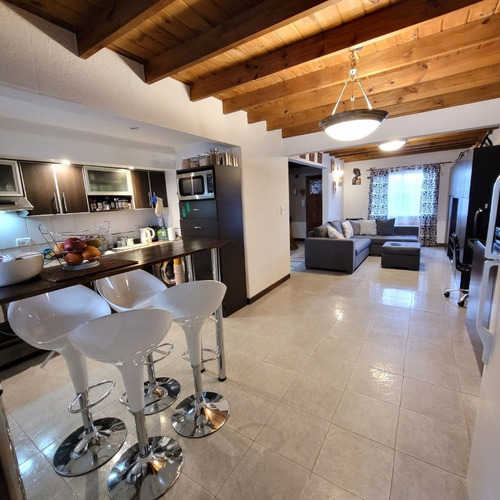 Imagen 6 de 30 de Duplex 3 Ambientes En Dos Plantas Con Patio, Impecable Estado, Los Pinares