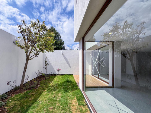 Casa En Venta En Metepec A Un Costado Del Parque Bicentenario Con Diseño Moderno