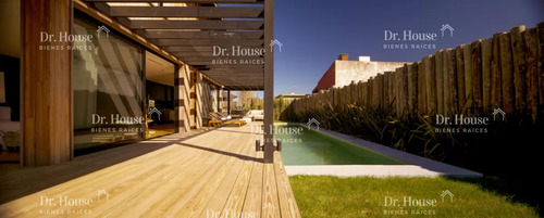 Moderna Casa De Lujo Con Piscina Y Vista Al Mar