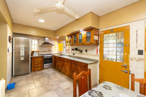 Casa 5 Amb Venta En Tesei Quincho Jardin Excelente