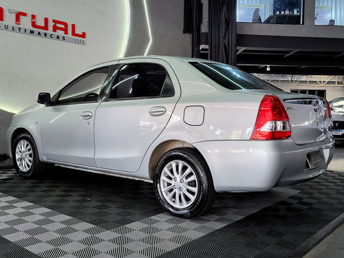 Toyota Etios Etios Sedan XLS 1.5 (Flex)