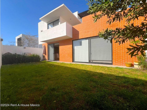 Zibatá Queretaro, Se Vende Casa Con 4 Recamaras Cada Uno Con Baño, Una En Planta Baja, Tiene Cuarto De Servicio Qh243673
