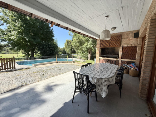 Impecable Casa Con Jardin, Parrilla Y Pileta En Venta - Vista Al Golf - Club Nautico Escobar