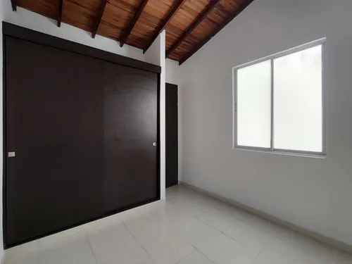 Casa En Arriendo En Prados Del Este. Cod A17873