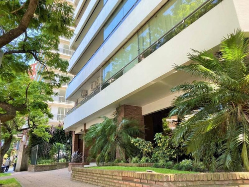 Oportunidad!! Importante Piso De 190 M2 Con Vista Al Rio Y Cochera En Edificio De Categoria.