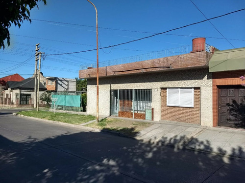 Venta Casa 4 Ambientes Con Parque En San Justo