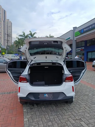 Chevrolet Onix 1.0T Premier Hatch At