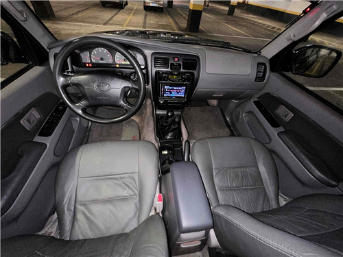 Toyota Hilux SW4 3.0 4X4 8V TURBO DIESEL 4P MANUAL