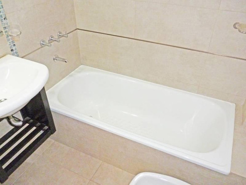 Imagen 7 de 12 de Moderno 2amb Al Frente Con Balcon Y Cochera- Se Acepta Pesos Ó Financiacion Hasta 50%. Oportunidad De Compra!!!