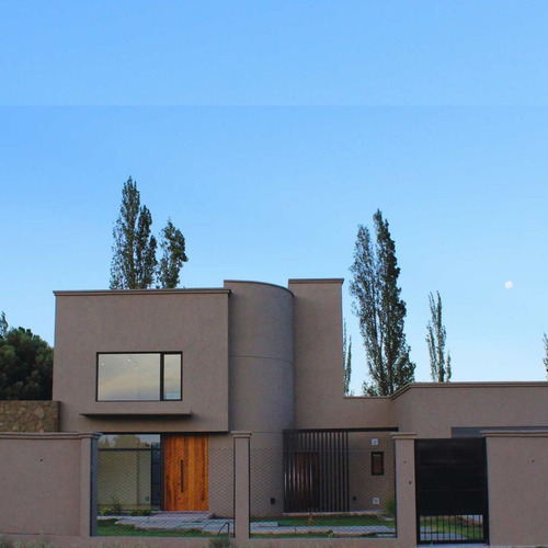 Casa Familiar En San Rafael Mendoza