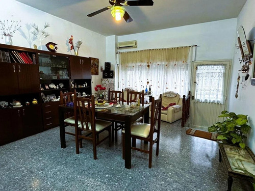 Ph En Venta - 2 Dormitorios 1 Baño - Cochera - 192mts2 - Paternal