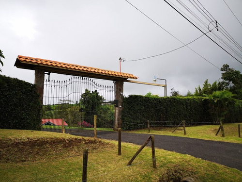 Hermosa Propiedad Con Casa Y Apartamento Pequeño, Coronado 4,000 Mtrs2