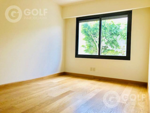 Vendo O Alquilo Apartamento De 3 Dormitorios, Servicio Completo, Garaje Para 3 Autos, Punta Gorda