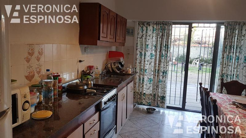 Casa De Tres Ambientes En Venta. Hurlingham.