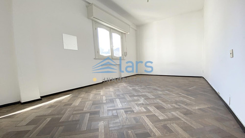Imagen 2 de 6 de Apartamento En Venta / Cordón - Inmobiliaria Lars