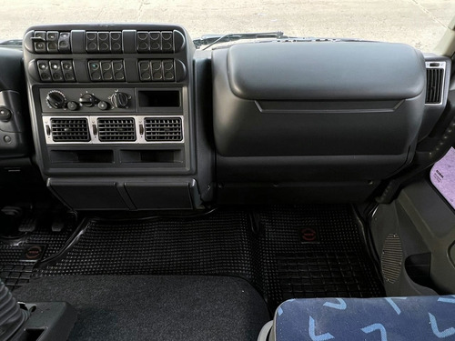 Iveco Cursor 330
