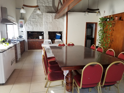 Imagen 7 de 7 de Chalet De Categoría + Local + Ph 4 Amb En Venta