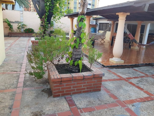 Imagen 5 de 10 de Acogedora Casa Con Amplias Áreas Sociales En Lecheria