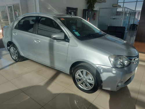 Imagen 3 de 14 de Toyota Etios 1.5 4 Puertas Automático 2017 // 4632025