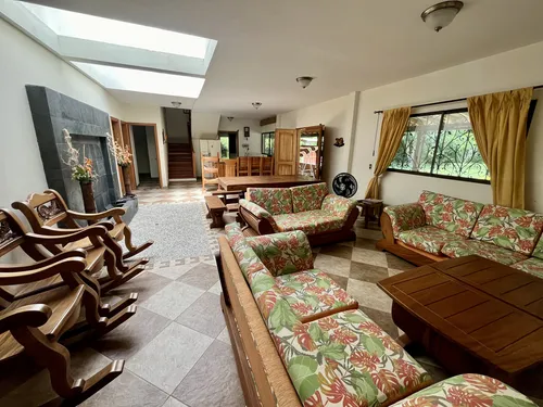 Finca Exclusiva En San Jerónimo Con Piscina Y Amplios Espacios
