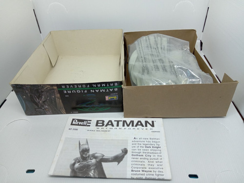 Imagem 4 de 8 de Kit Plastimodelismo Revell Figura Batman Forever Escala 1:4
