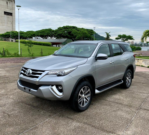 Toyota - Sw4 2.8 Tdi Srx 4x4 Aut. 7 Lugares. 2020