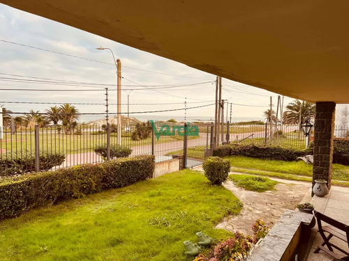Venta Casa En Atlantida, 4 Dorm, 3 Baños, Estufa Leña, Vista Al Mar