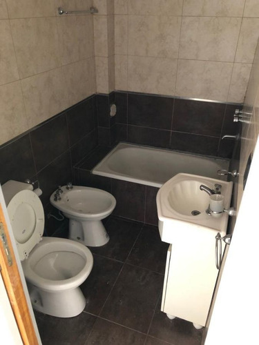 Imagen 8 de 14 de Departamento 2 1/2 Amb - Al Frente Con Cochera Y Patio - Con Renta