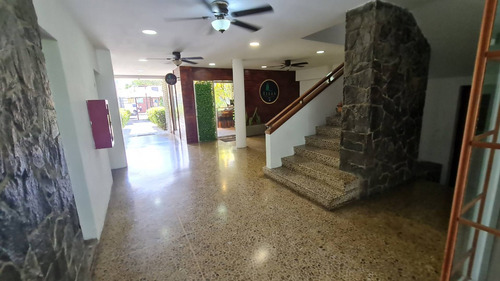 214831 Am* Venta De Centro Comercial En Av Bolivar Valencia
