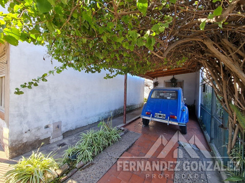 Venta De Casa 3 Amb En Lanus Este Con Patio, Fondo Y Garage