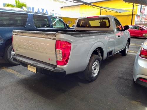 Imagen 5 de 8 de Nissan Np300 2020 2.5 Pick-up Dh Aa Pack Seg Mt