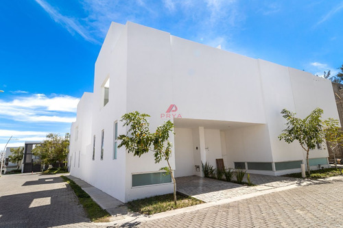 Casa En Venta En Mariano Otero, Zapopan Jalisco.