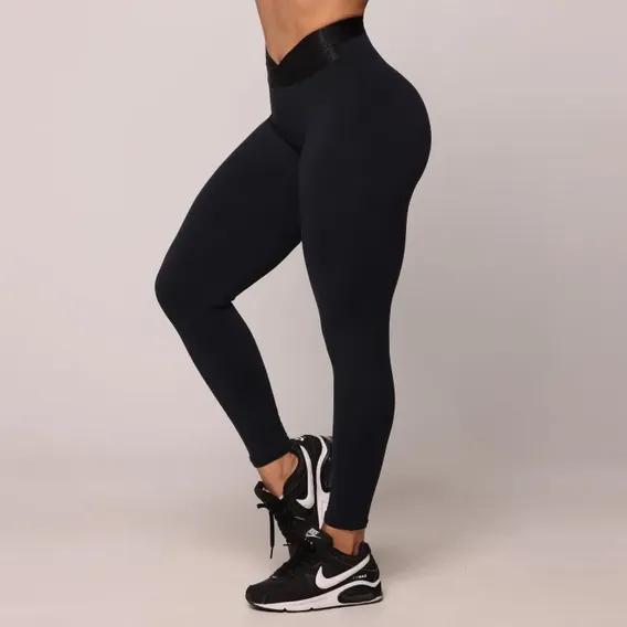 Legging Hit Preta Essentials Moving Preto M