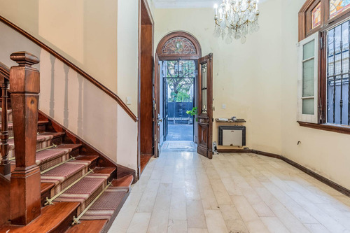 Casa En Villa Urquiza.una Joya Arquitectónica Que Conserva El Encanto Y La Elegancia De Su Época