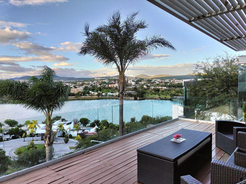 Casa En Venta Con Vista Al Lago De Juriquilla En Privada Lux