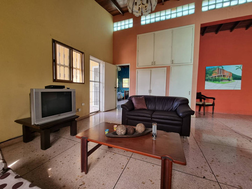 Venta De Quinta En Las Morochas. San Diego 15000 M2. G.g