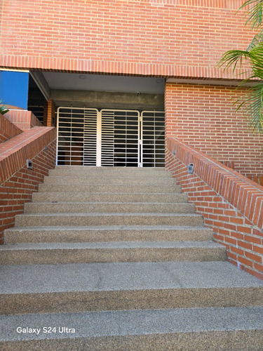 Alquilo Apartamento En Solar Del Hatillo