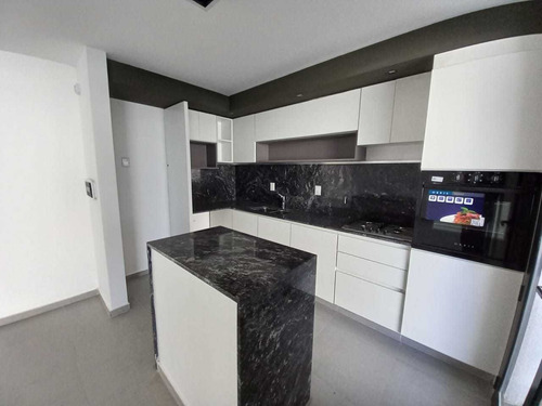 Amplio Duplex En Venta En Greenville Ii