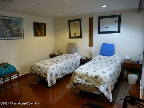 Apartamento En Santa Barbara Rah Co: 21-1755