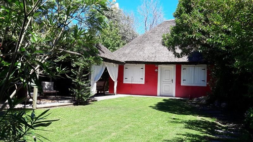 Venta De Casa 2 Dormitorios En La Barra, Punta Del Este. (ref: Zen-16773)