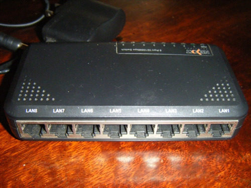 Imagen 1 de 2 de Switch Nexxt 8 Puertos 10/100