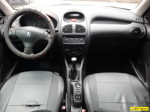 Peugeot 206 .
