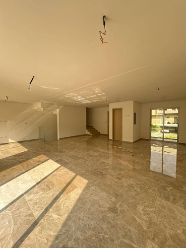 Townhouse En Altos De Guataparo - Acepta Financiamiento