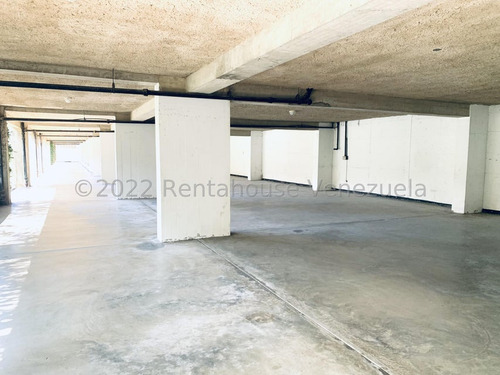 Ss: Vende Apartamento 23-26449 En Las Esmeraldas De 154 M2, 4h/3b/2pe