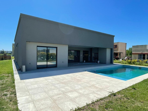 Casa A Estrenar En El Canton-